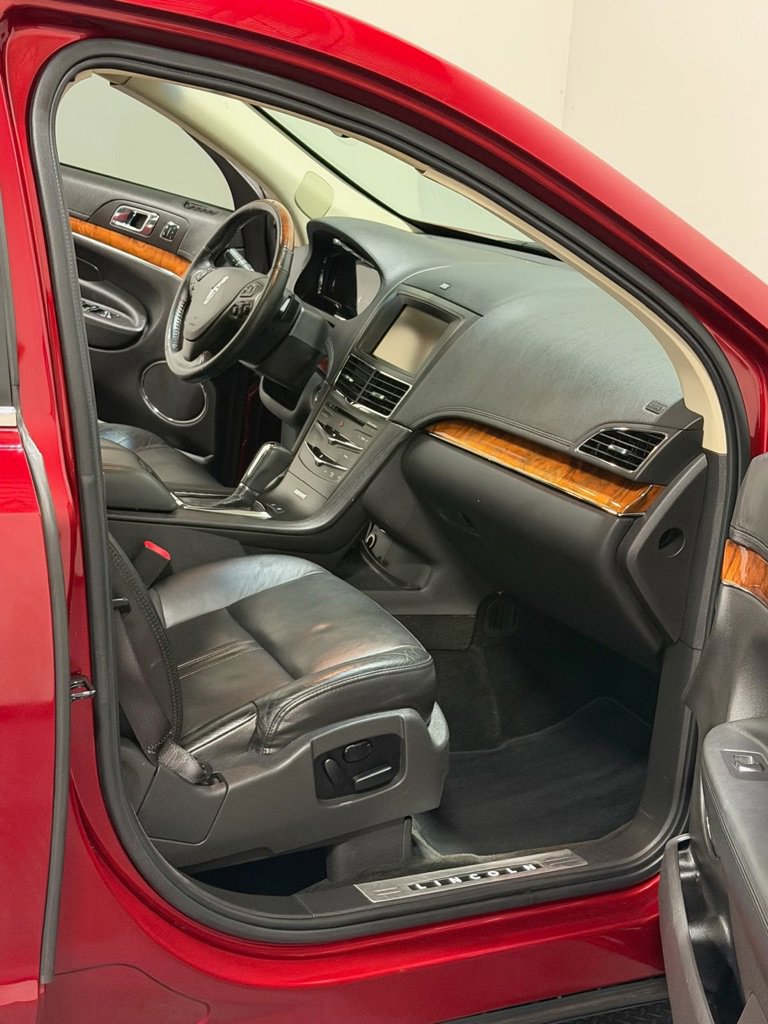 Used 2013 Lincoln MKT AWD image 12