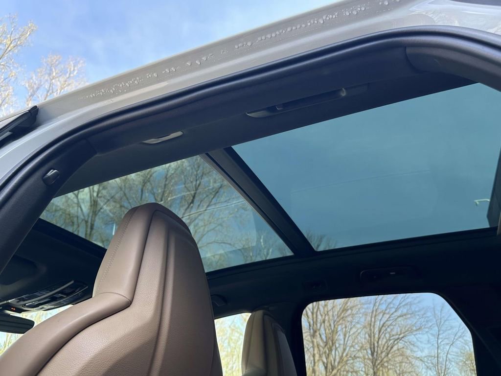 Used 2022 Porsche Cayenne Platinum Edition AWD/4WD image 17