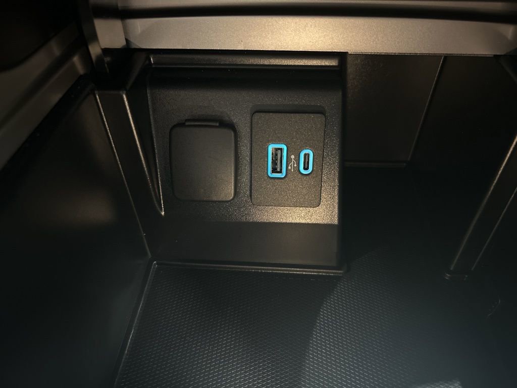 Used 2020 Ford Explorer ST w/ Premium Technology Package image 25