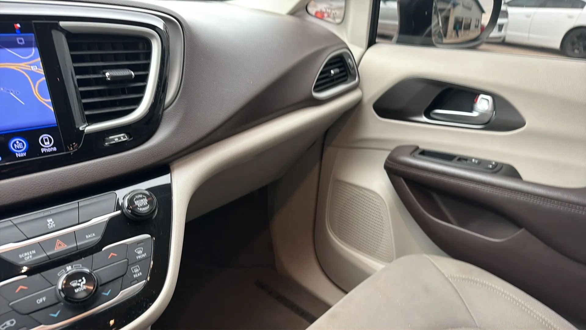 Used 2017 Chrysler Pacifica Touring image 65