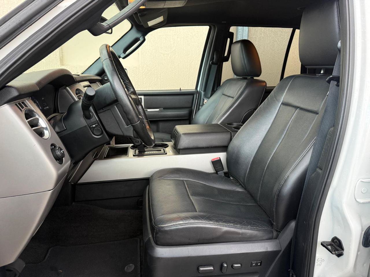 Used 2017 Ford Expedition XLT w/ Equipment Group 202A RWD image 19