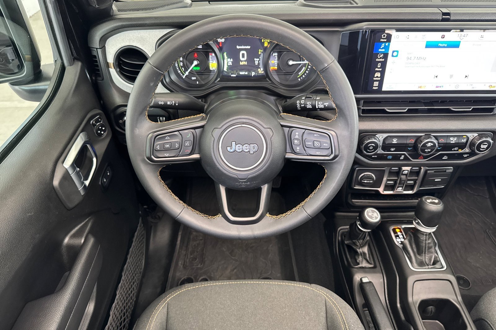 Used 2024 Jeep Wrangler Unlimited AWD/4WD image 13