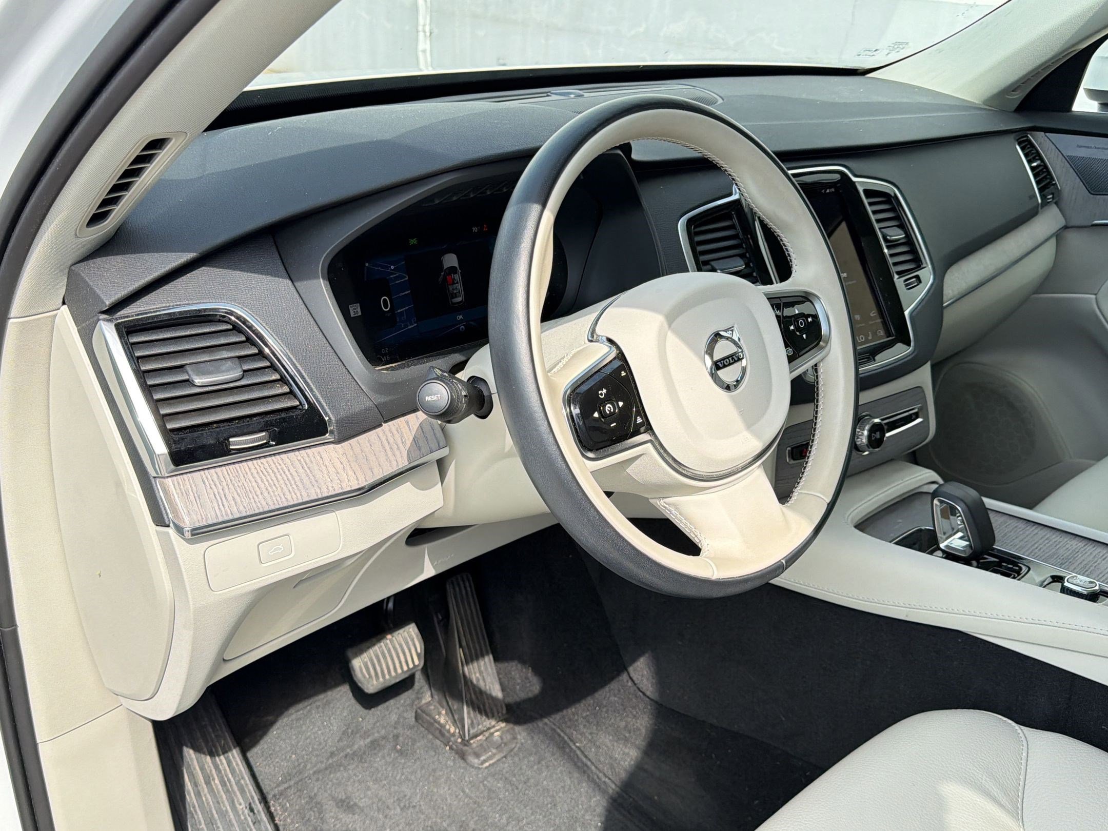 Used 2024 Volvo XC90 B6 Plus w/ Protection Package Premier AWD/4WD image 4