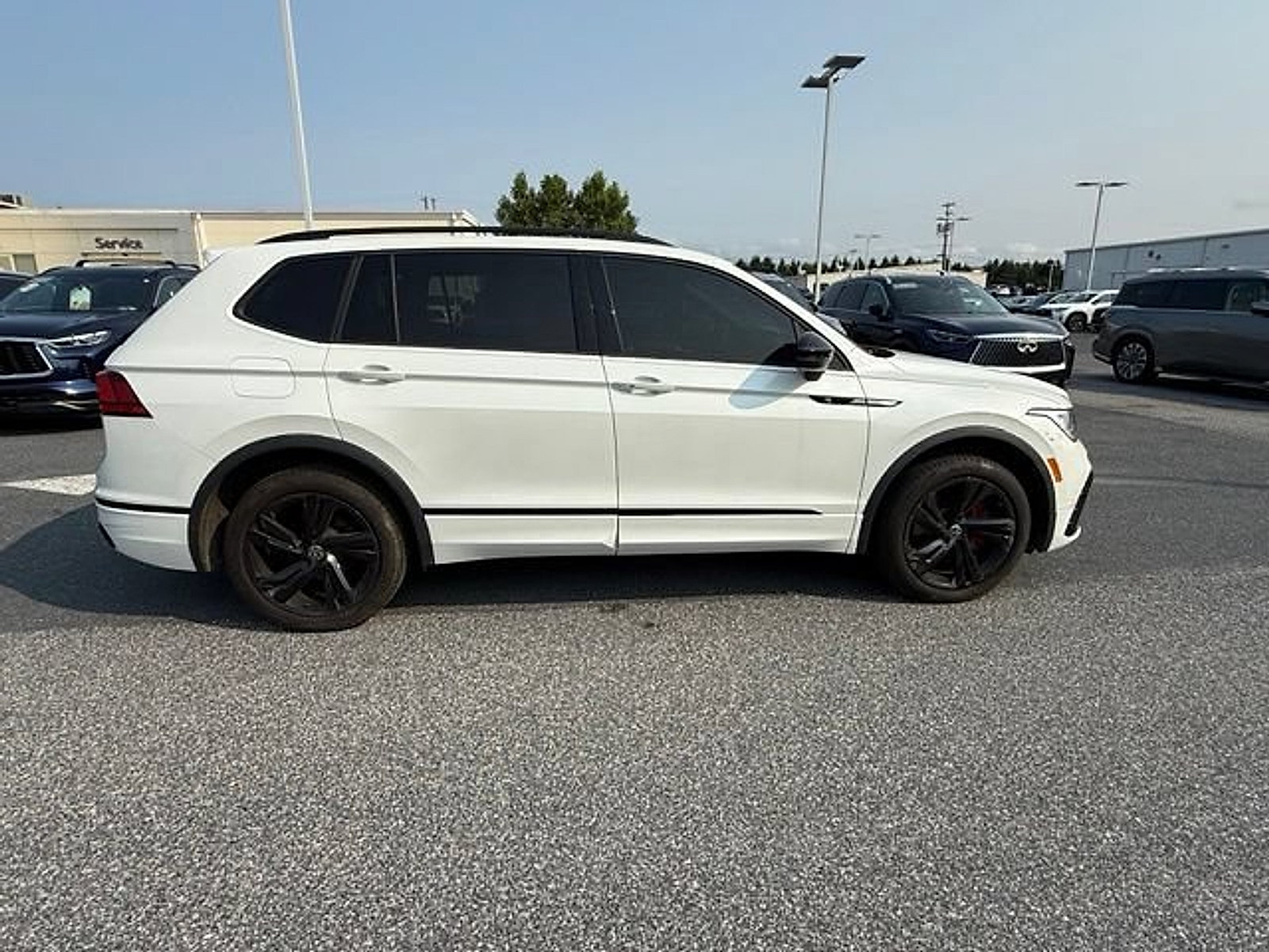 Used 2024 Volkswagen Tiguan SE R-Line AWD/4WD image 15