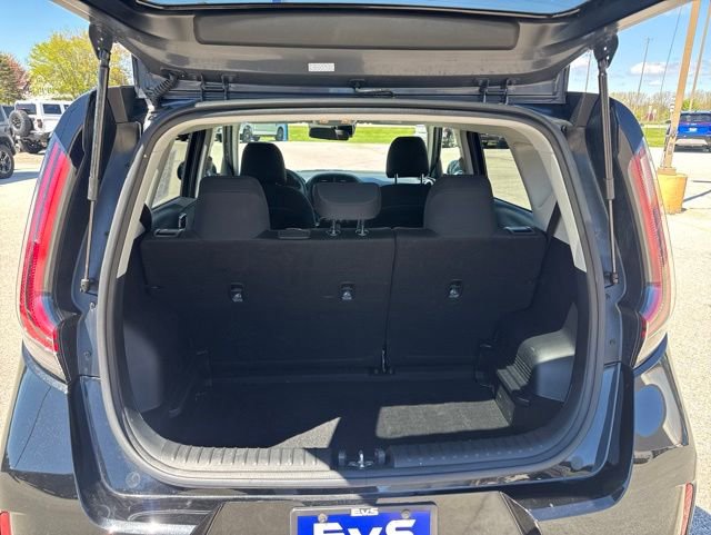 Used 2025 Kia Soul LX w/ LX Technology Package FWD image 10