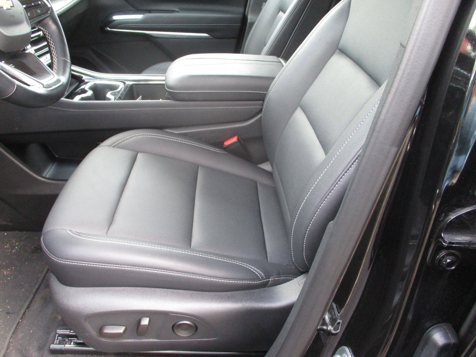 Used 2025 Chevrolet Traverse LT image 10