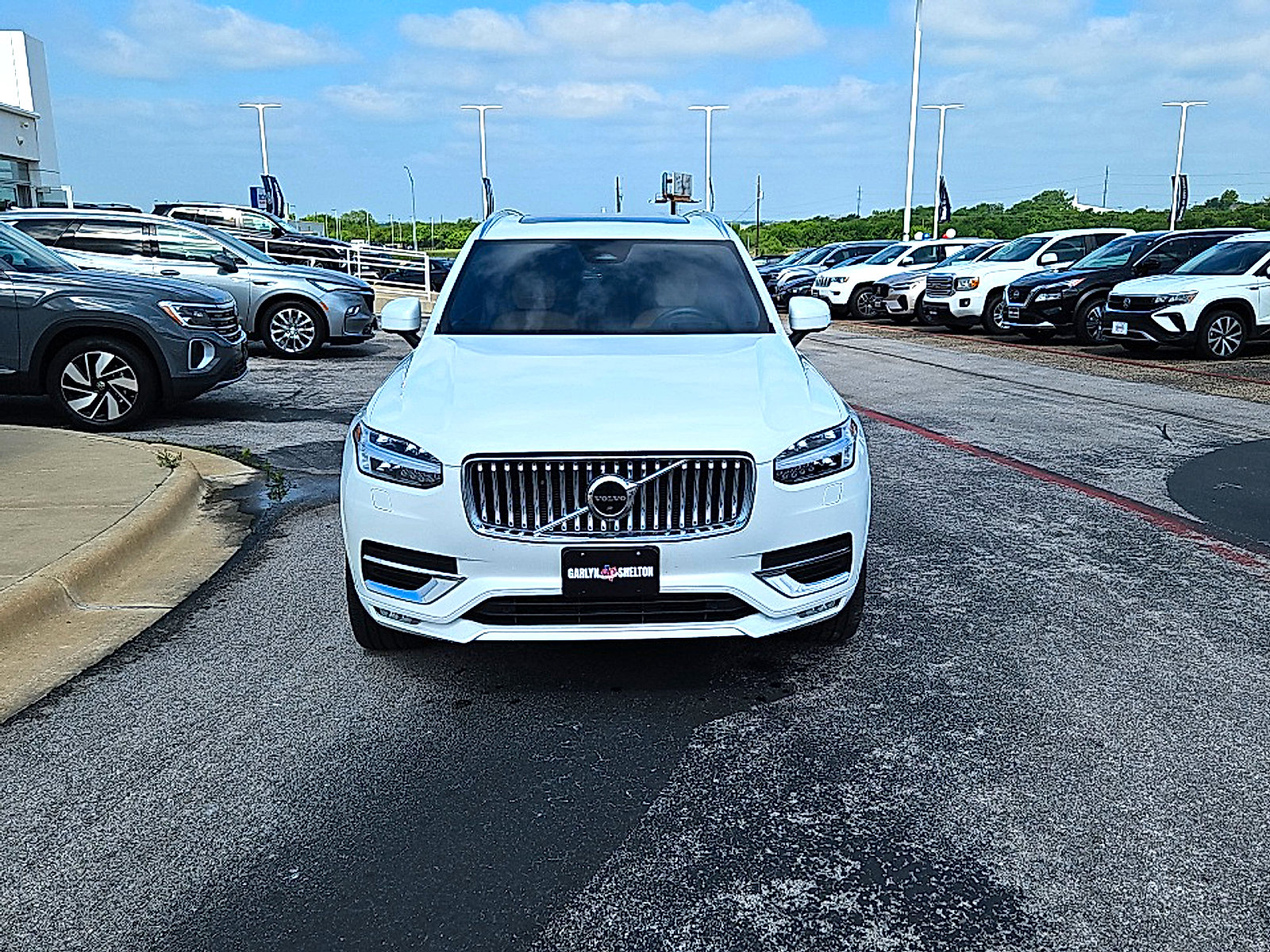 Used 2023 Volvo XC90 B6 Ultimate w/ Lounge Package AWD/4WD image 2