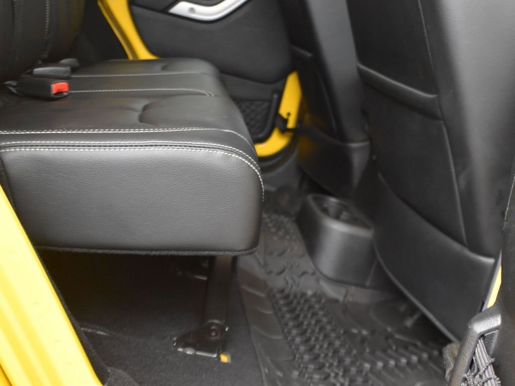 Used 2015 Jeep Wrangler Unlimited Sahara w/ Connectivity Group image 17