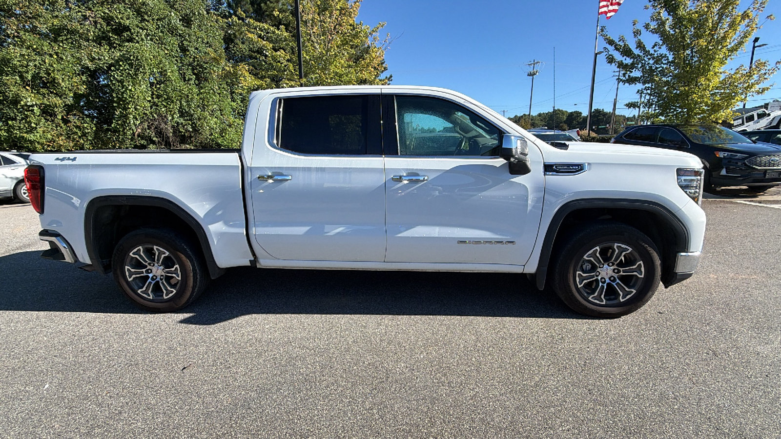 Used 2025 GMC Sierra 1500 SLT AWD/4WD image 7