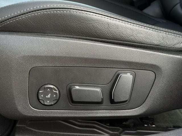Used 2025 BMW 330i xDrive Sedan AWD/4WD image 28