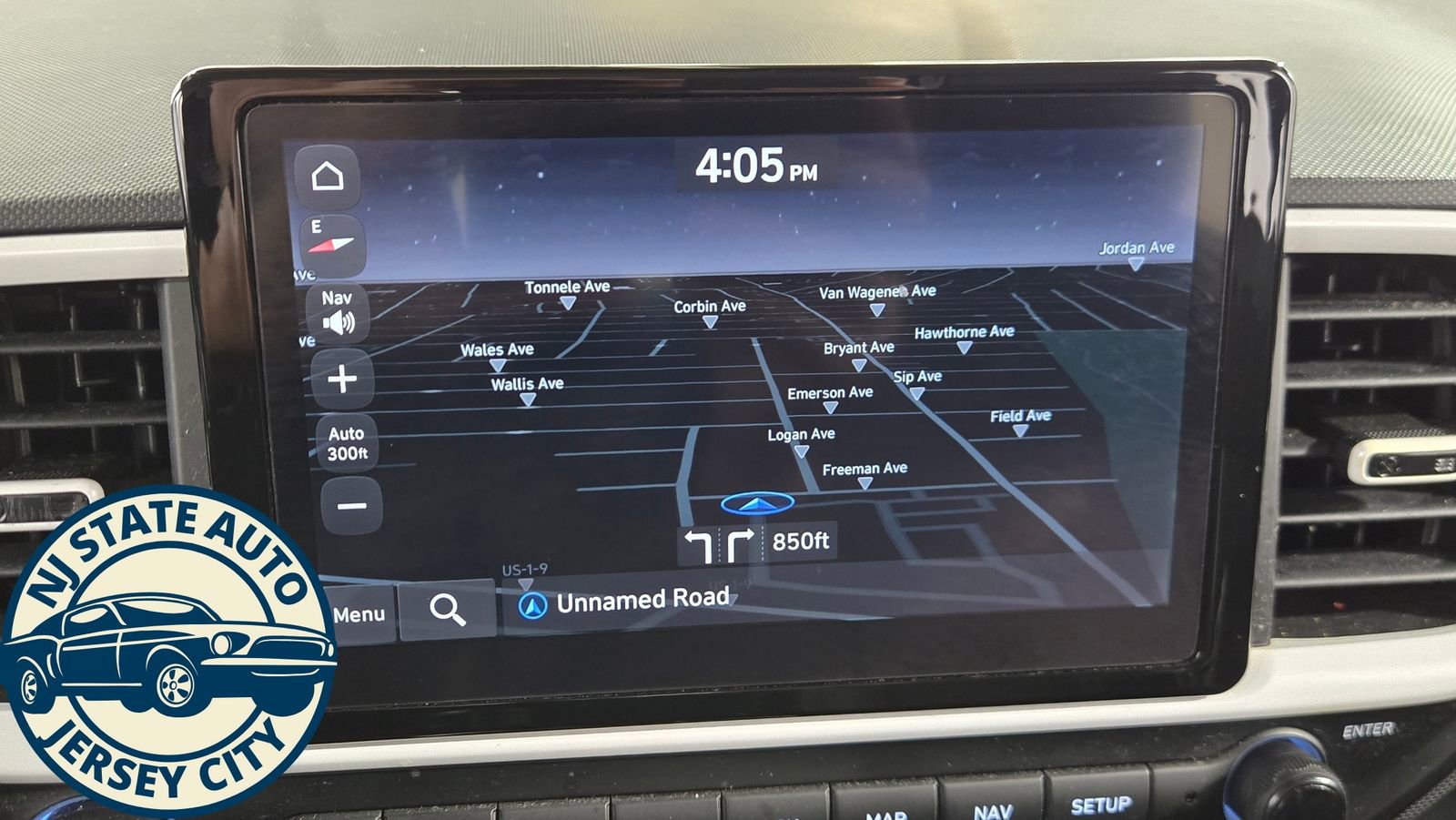 Used 2022 Hyundai Venue Limited FWD image 14