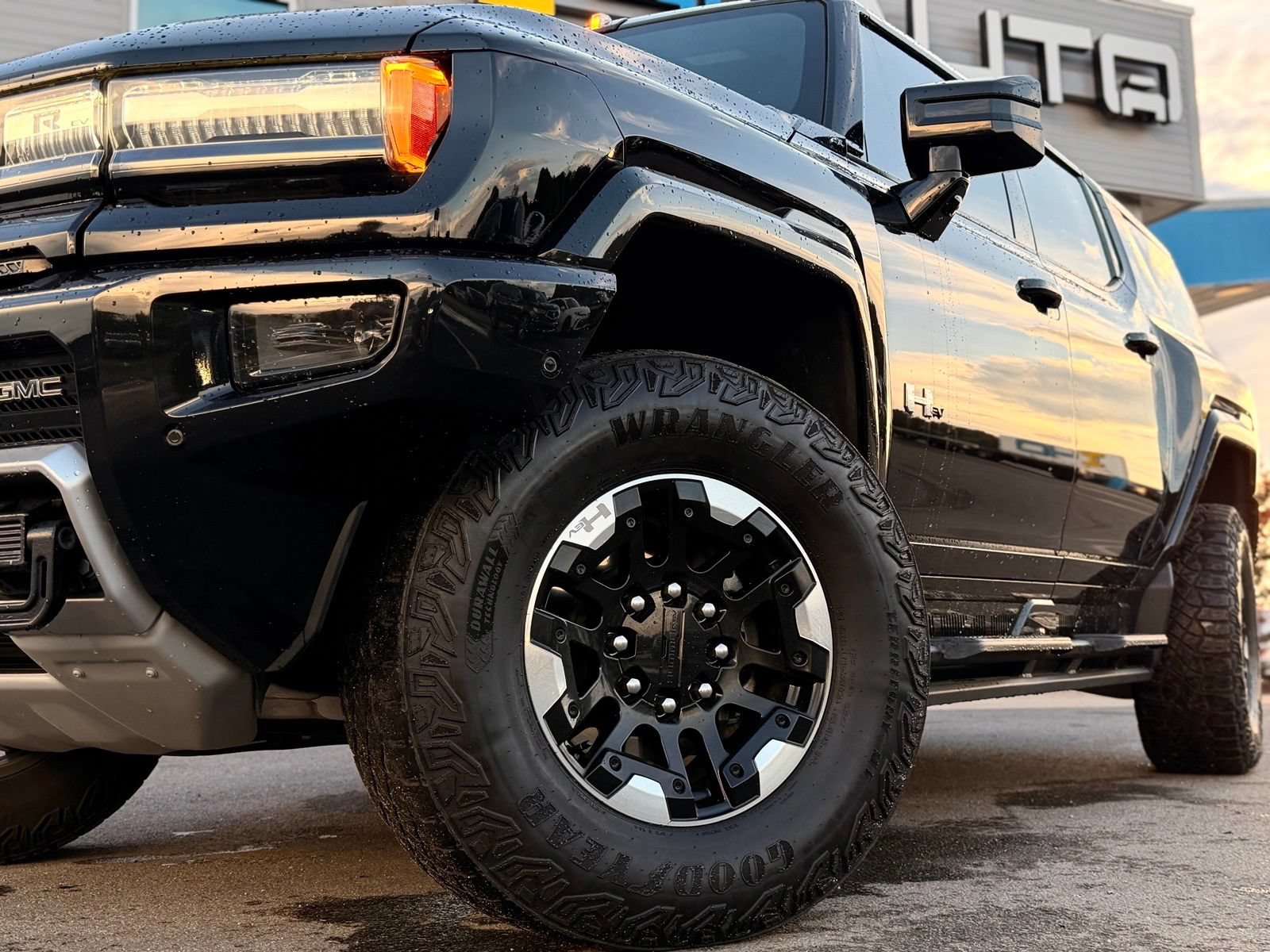 Used 2024 GMC Hummer EV 2X w/ Extreme Off-Road Package AWD/4WD image 5