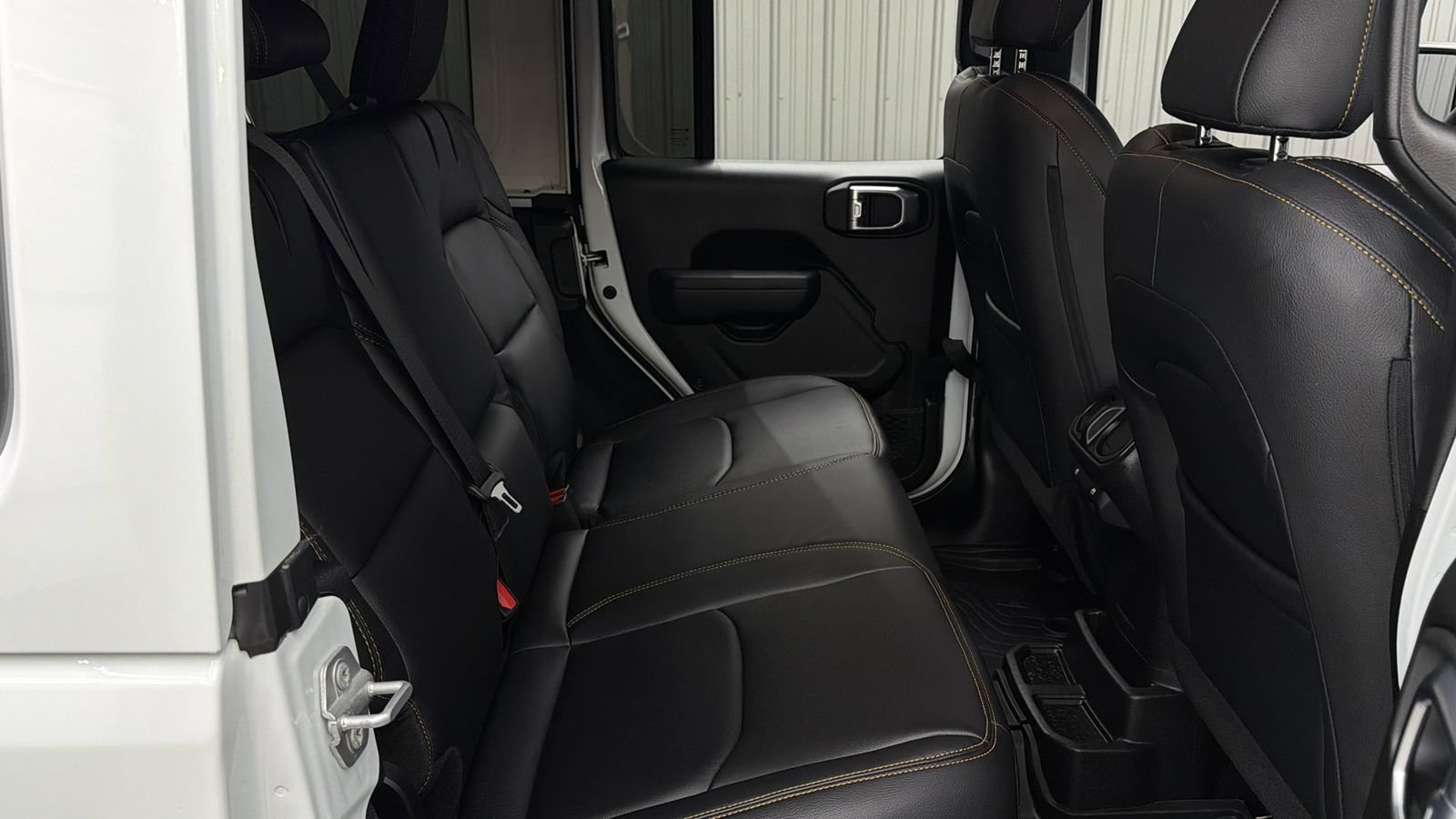 Used 2024 Jeep Wrangler Unlimited AWD/4WD image 36