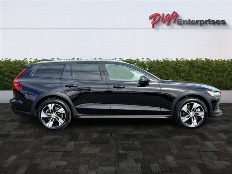 Used 2024 Volvo V60 B5 Cross Country Plus image 10