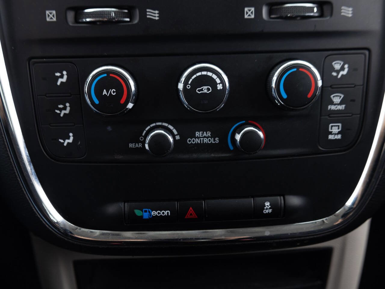 Used 2011 Dodge Grand Caravan Express FWD image 35