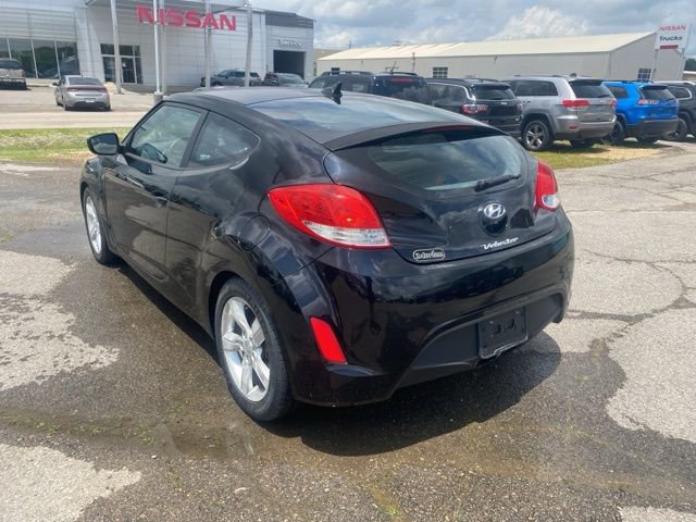 Used 2015 Hyundai Veloster FWD image 4