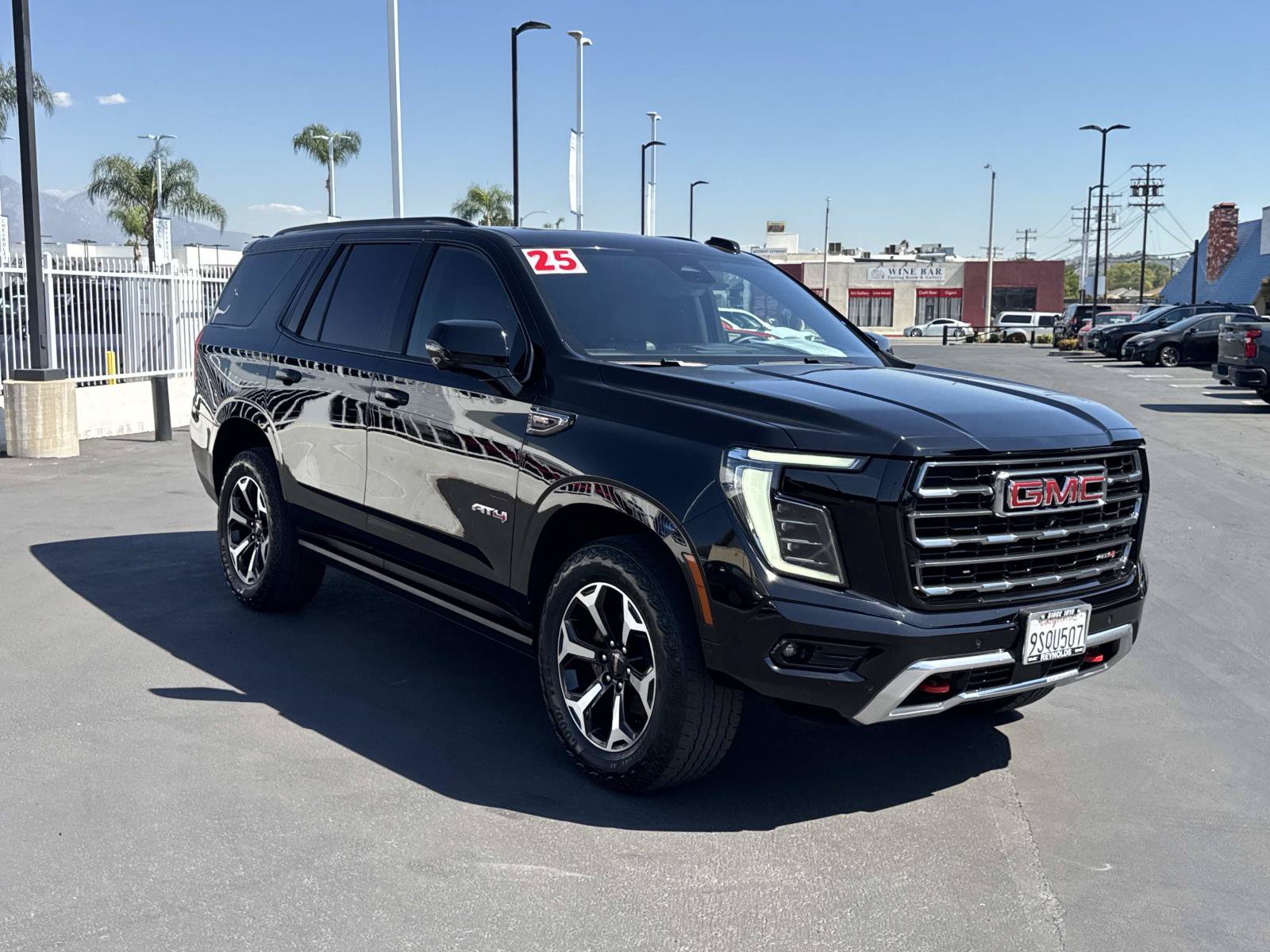 Used 2025 GMC Yukon AT4 w/ AT4 Premium Package AWD/4WD image 3