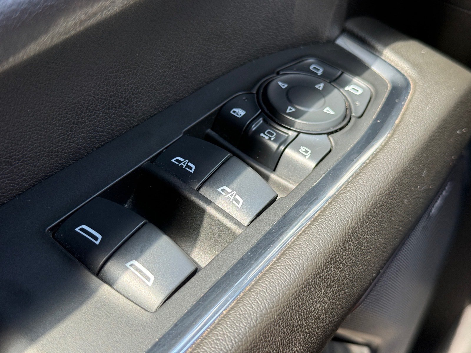 Used 2024 Chevrolet Silverado 2500 High Country w/ High Country Premium Package AWD/4WD image 15