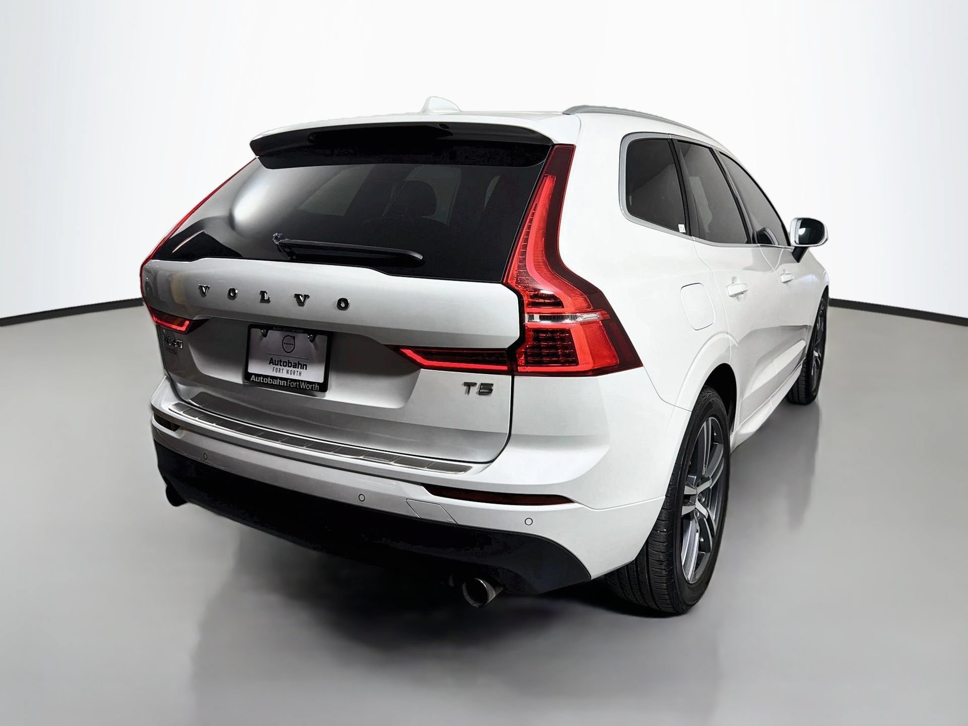 Used 2021 Volvo XC60 T5 Momentum w/ Premium Package FWD image 6