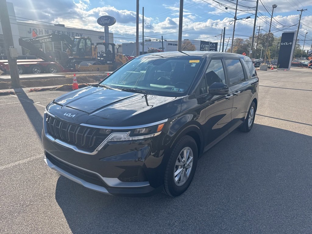 Certified 2023 Kia Carnival LX image 3