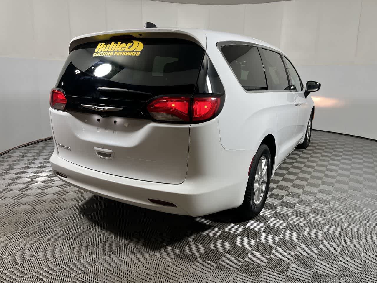 Used 2024 Chrysler Voyager LX FWD image 8