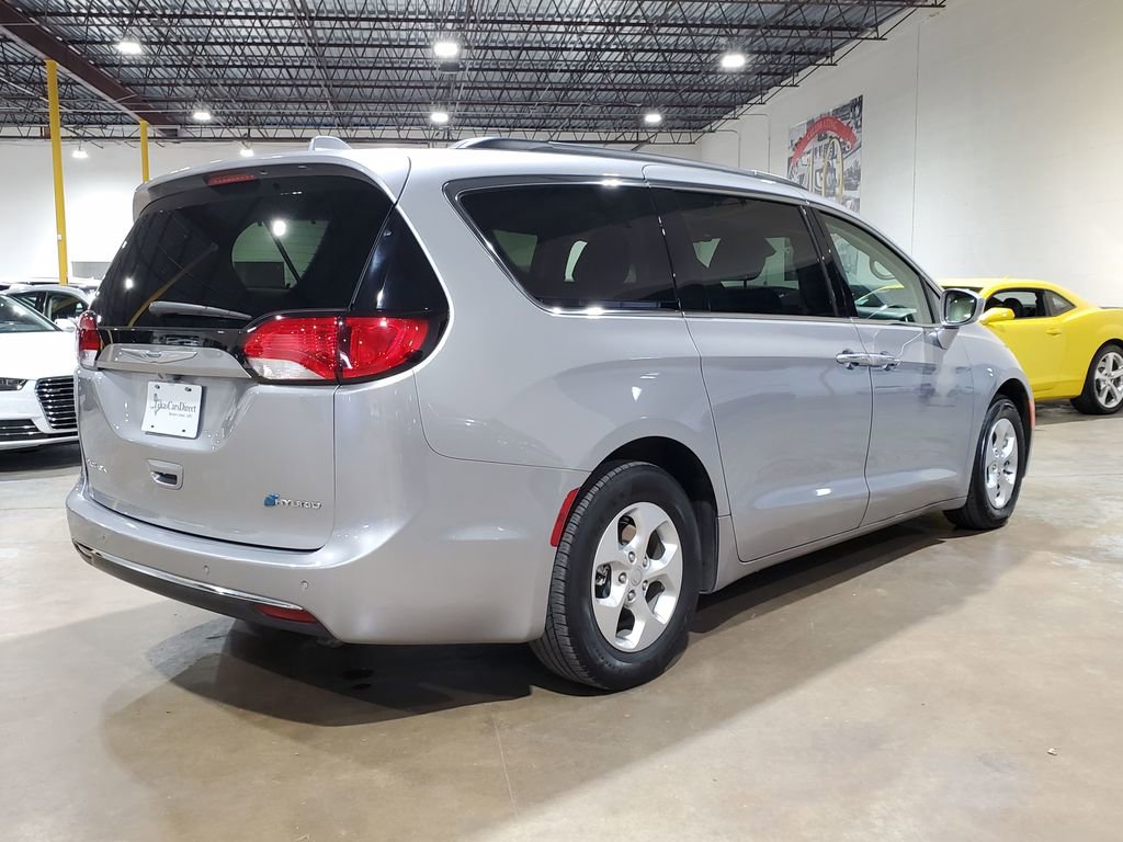 Used 2017 Chrysler Pacifica Premium image 10