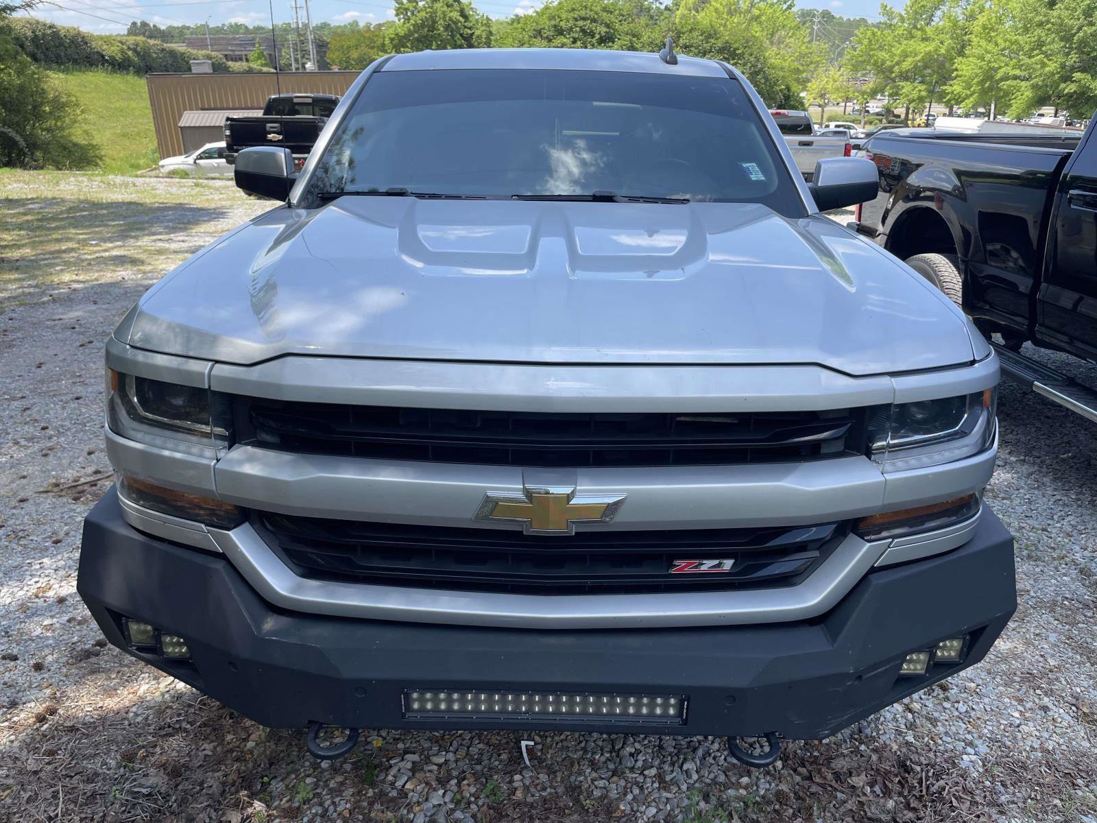 Used 2018 Chevrolet Silverado 1500 LT w/ All Star Edition AWD/4WD image 2