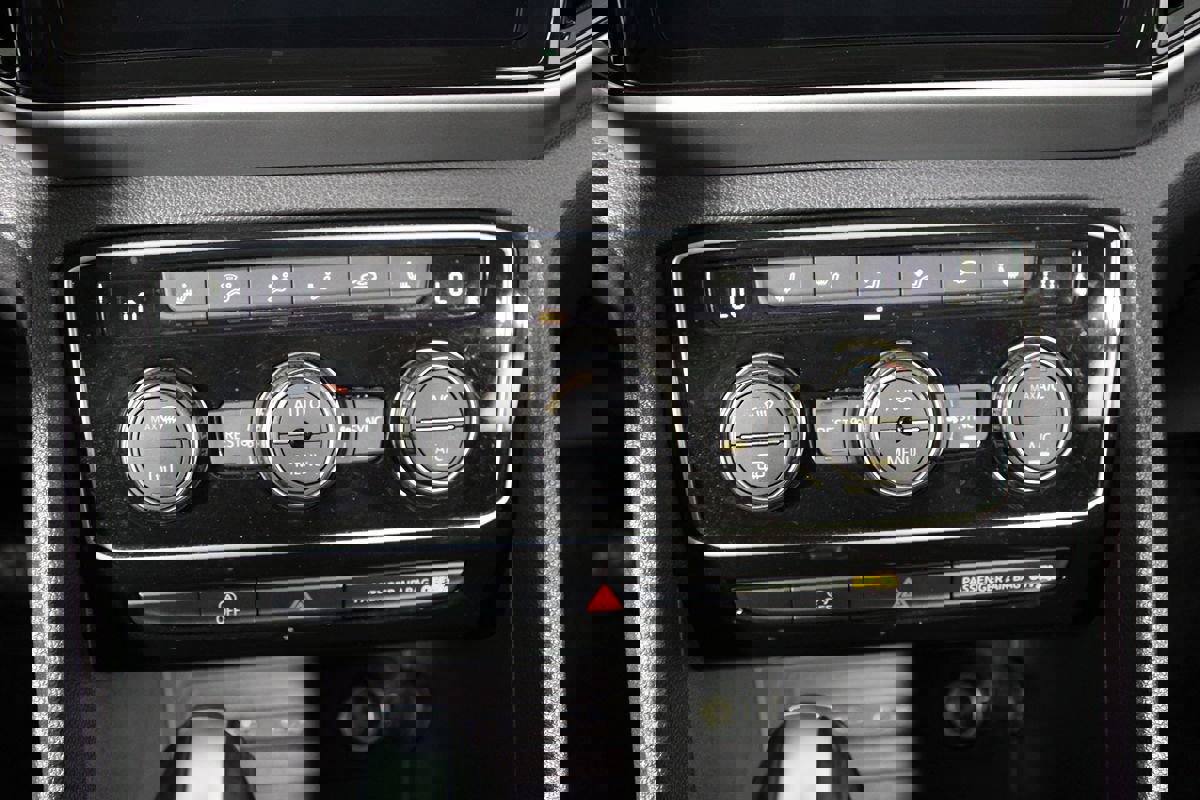 Used 2023 Volkswagen Atlas SE w/ Panoramic Sunroof Package image 18