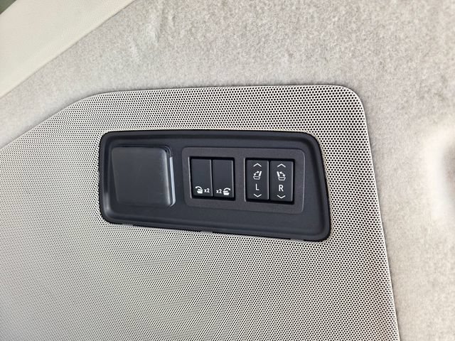 Used 2023 Cadillac Escalade Sport Platinum AWD/4WD image 11