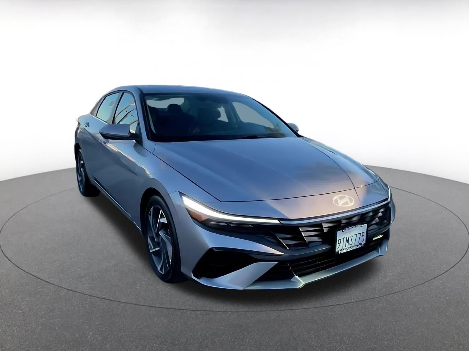 Used 2025 Hyundai Elantra Limited image 3