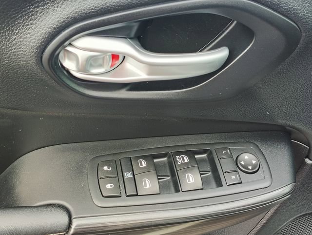 Used 2015 Jeep Cherokee Limited image 12