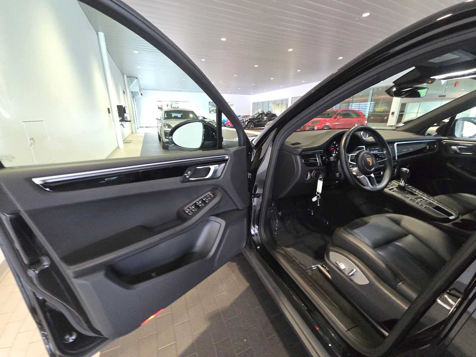 Used 2020 Porsche Macan AWD/4WD image 22