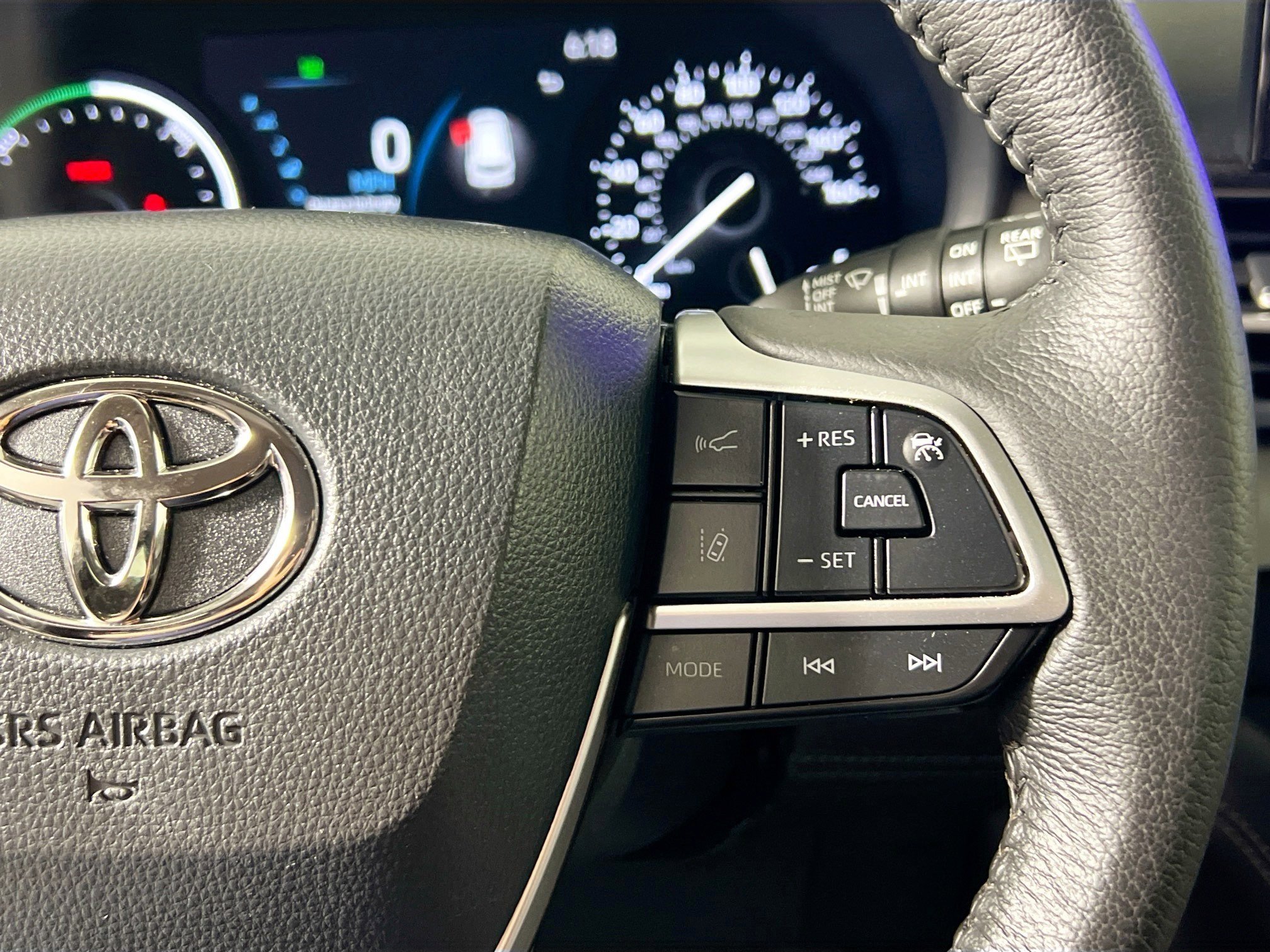 Used 2026 Toyota Sienna XLE FWD image 19