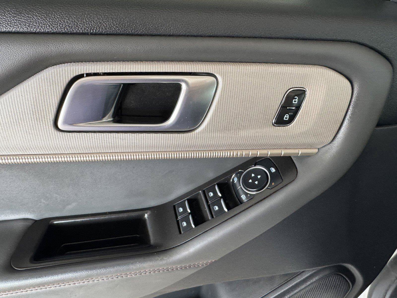 Used 2025 Ford Explorer Active RWD image 27