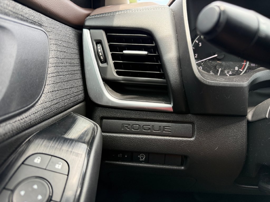 Used 2023 Nissan Rogue S FWD image 23