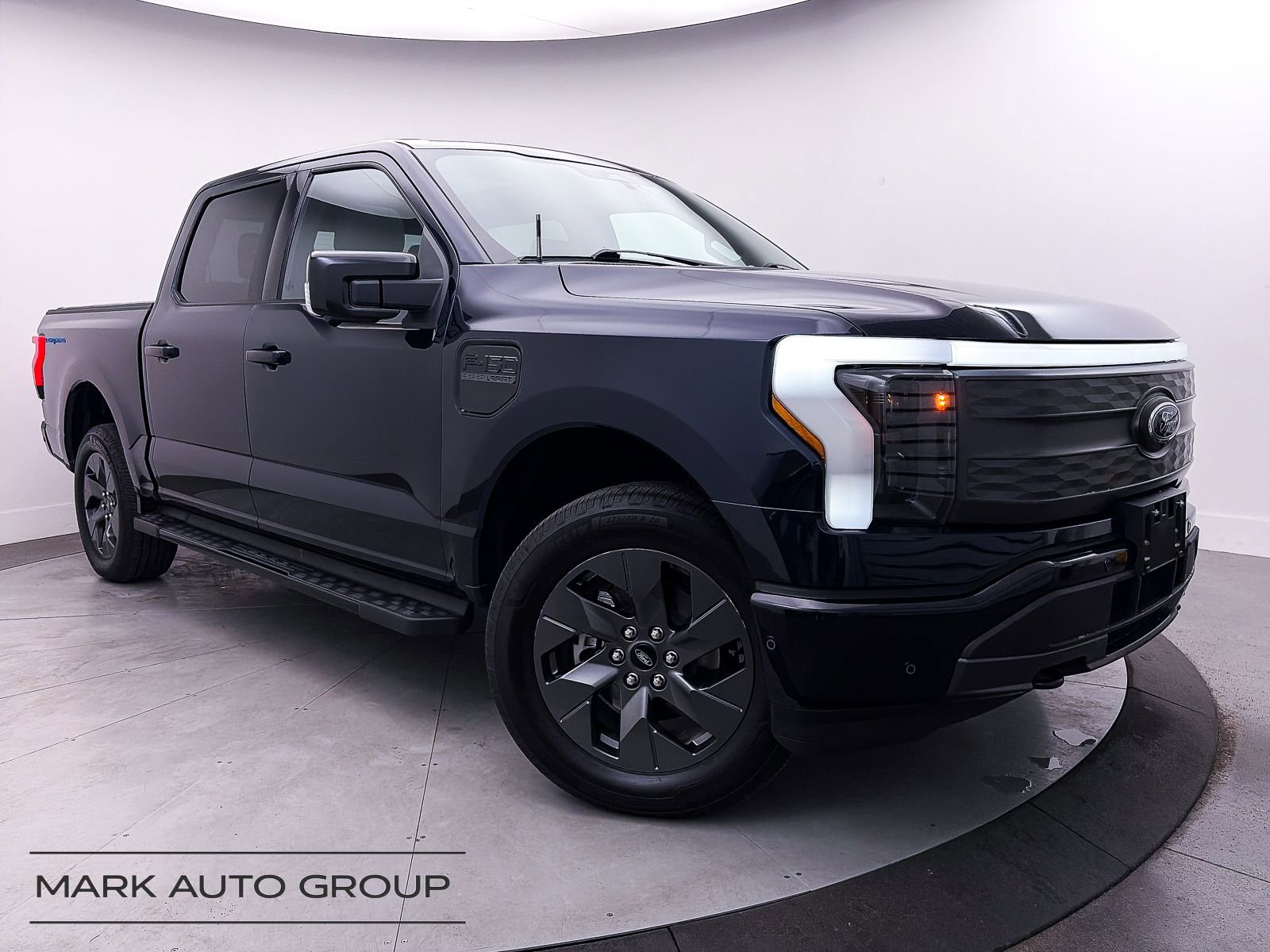 Used 2023 Ford F150 Lightning Lariat w/ Equipment Group 511A High image 1