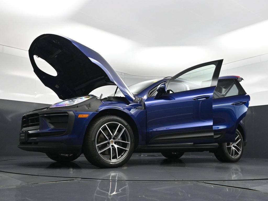 Used 2024 Porsche Macan AWD/4WD image 35