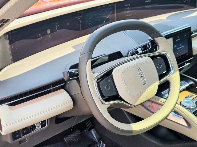 Used 2025 Lincoln Nautilus Reserve AWD/4WD image 16