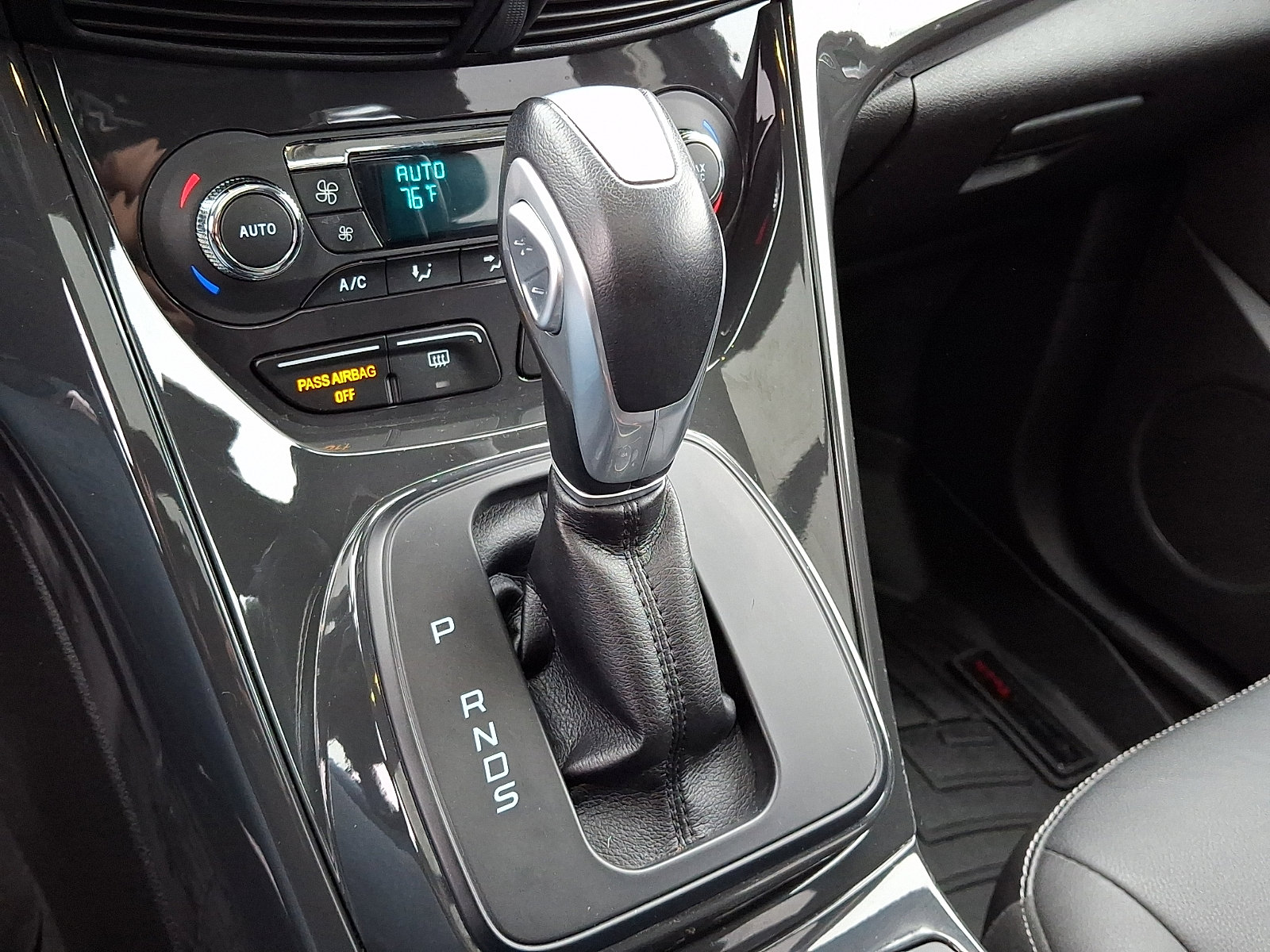 Used 2015 Ford Escape Titanium w/ Equipment Group 301A image 17