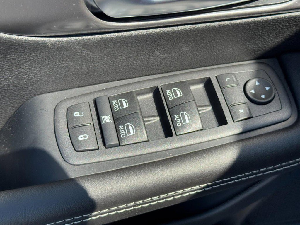 New 2026 Chrysler Pacifica Select FWD image 18