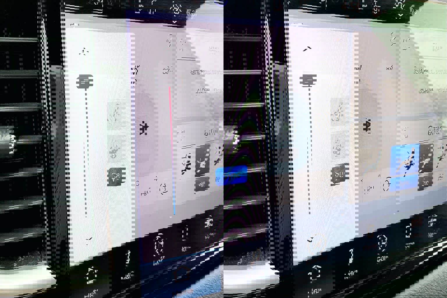 Used 2024 Chrysler Pacifica Touring-L image 32