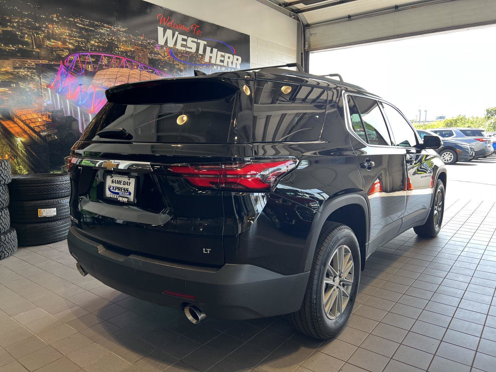 Used 2023 Chevrolet Traverse LT AWD/4WD image 7
