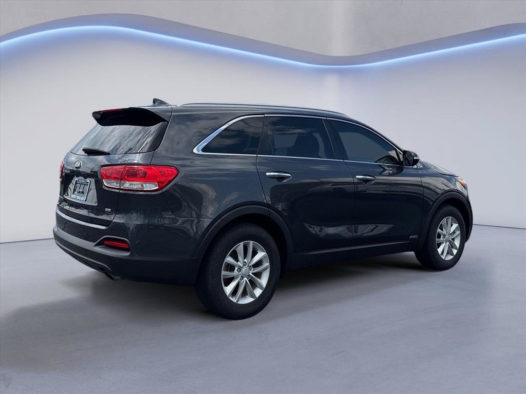 Used 2017 Kia Sorento AWD w/ LX Convenience Package image 3