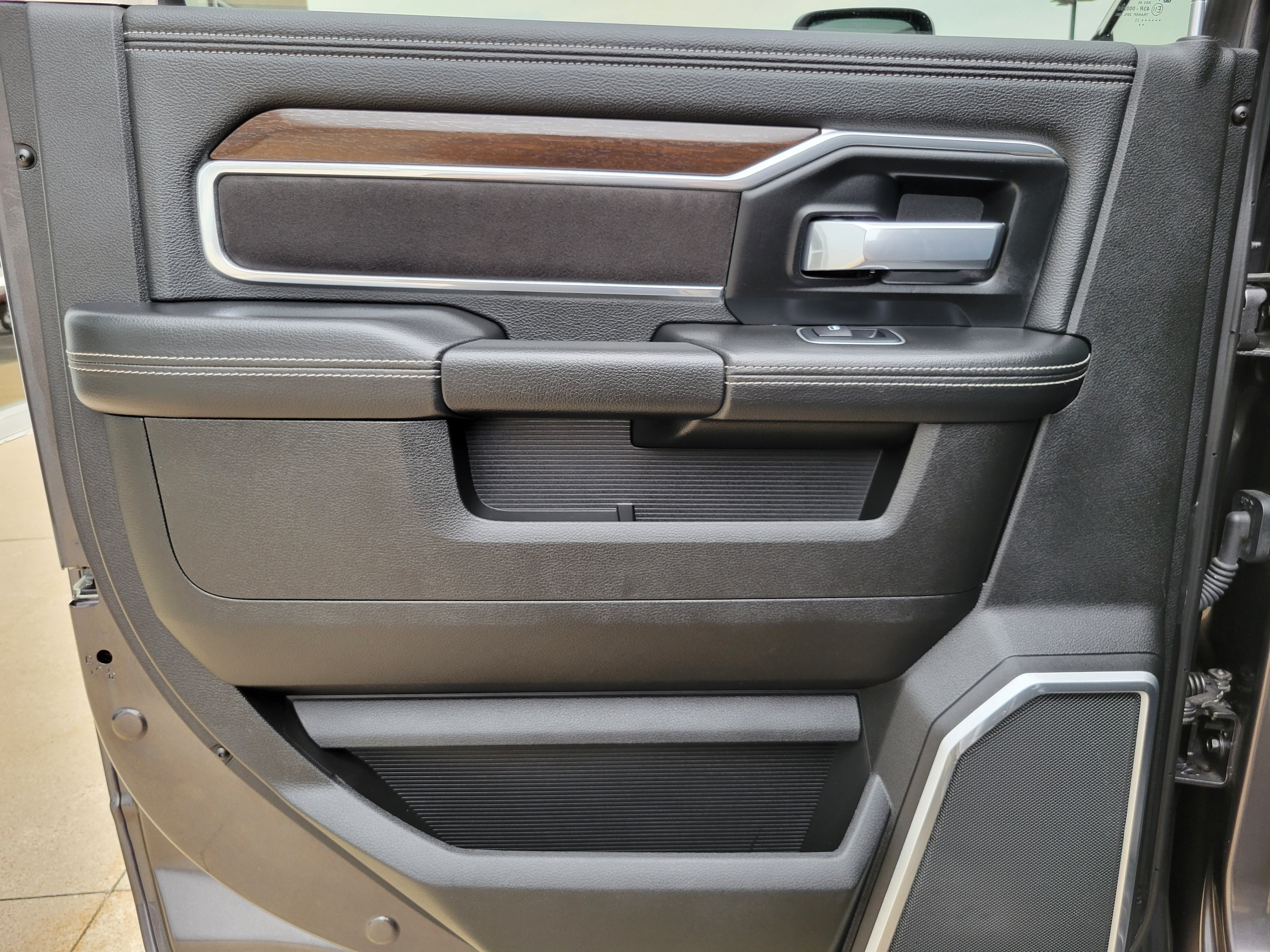 Used 2023 RAM 2500 Laramie AWD/4WD image 17