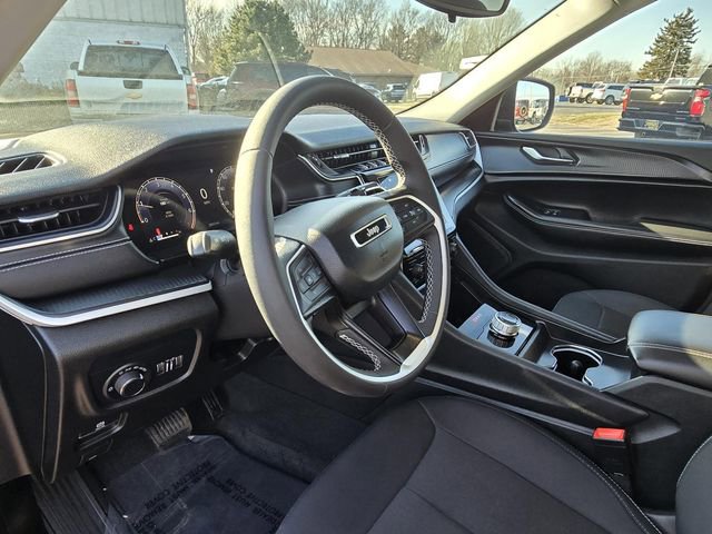 Used 2023 Jeep Grand Cherokee Laredo X image 11