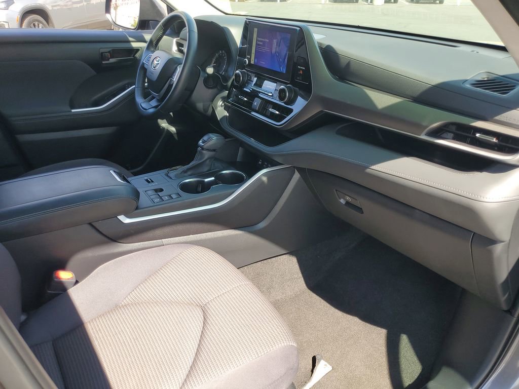 Used 2024 Toyota Highlander LE image 33