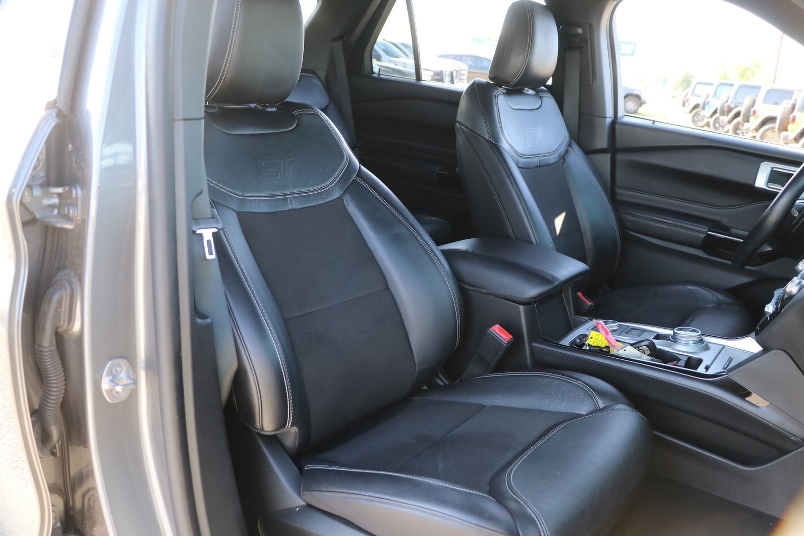 Used 2022 Ford Explorer ST AWD/4WD image 35
