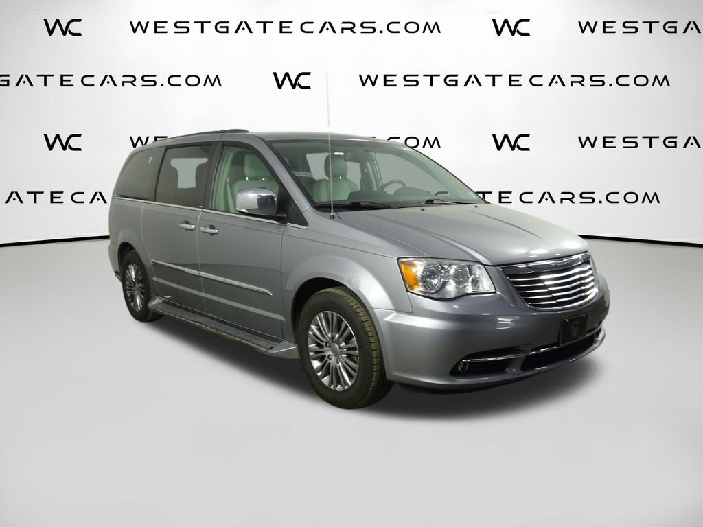 Used 2014 Chrysler Town & Country Touring-L w/ Driver Convenience Group image 1