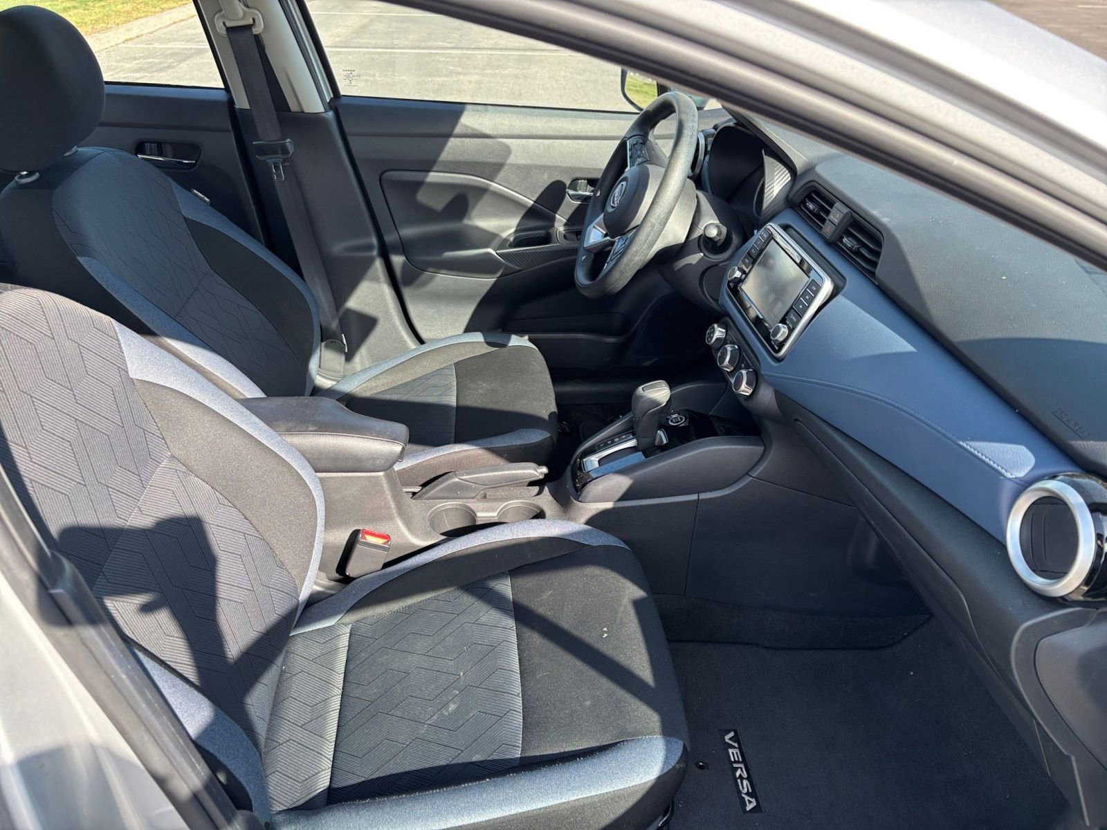 Used 2025 Nissan Versa SV FWD image 34