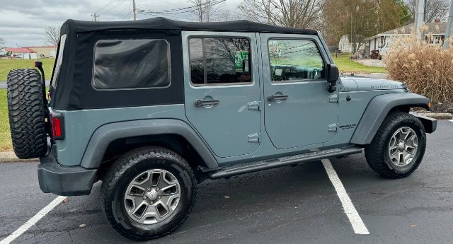 Used 2015 Jeep Wrangler Unlimited Rubicon w/ Connectivity Group image 12